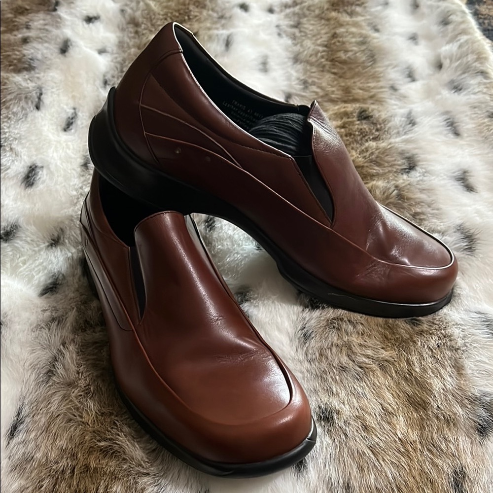 Barely worn, men’s comfort, flex dress shoes